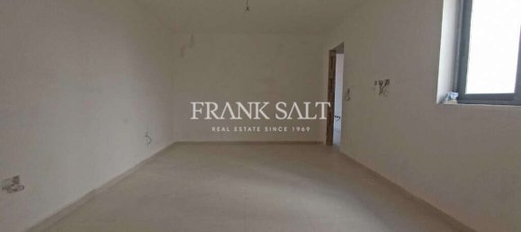 3 bedrooms Apartment in Paola, Malta No. 1927 7