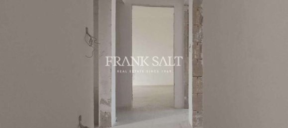 3 bedrooms Apartment in Paola, Malta No. 1927 8