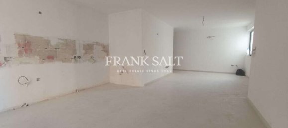 3 bedrooms Apartment in Paola, Malta No. 1927 2