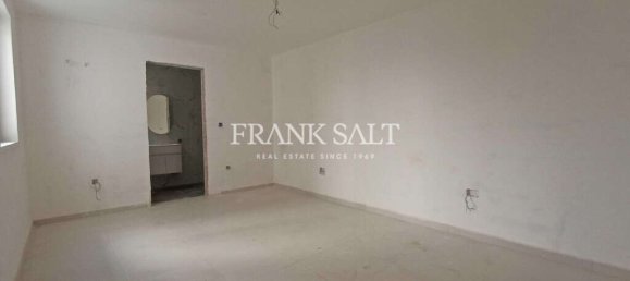 3 bedrooms Apartment in Paola, Malta No. 1927 6