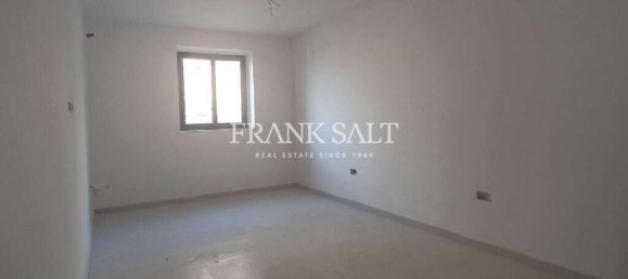 3 bedrooms Apartment in Paola, Malta No. 1927 4