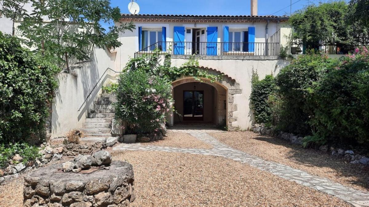 Casa de 8 dormitorios en Magalas, France No. 37984