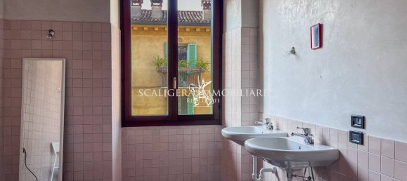 3 bedrooms Apartment in Verona, Italy No. 370358 15