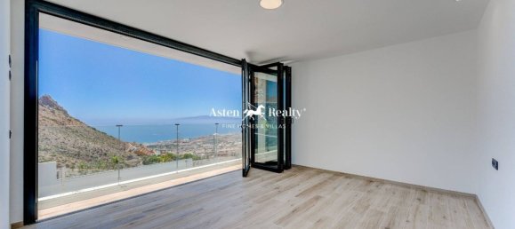 Villa de 4 dormitorios en Adeje, Spain No. 89414 26