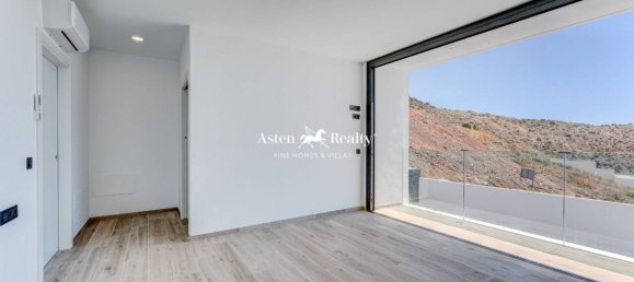 Villa de 4 dormitorios en Adeje, Spain No. 89414 29