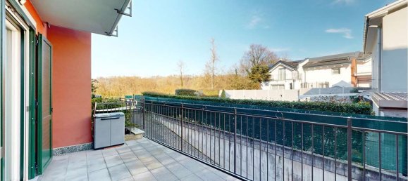 Apartamento de 2 dormitorios en Malnate, Italy No. 361311 17