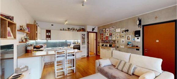 Apartamento de 2 dormitorios en Malnate, Italy No. 361311 2