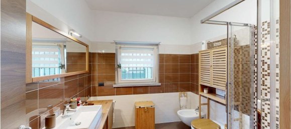 Apartamento de 2 dormitorios en Malnate, Italy No. 361311 7