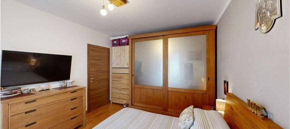 Apartamento de 2 dormitorios en Malnate, Italy No. 361311 13