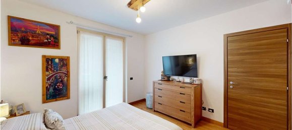 Apartamento de 2 dormitorios en Malnate, Italy No. 361311 10