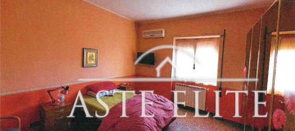 5 rooms House in Aprilia, Italy No. 101037 8
