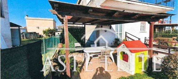 5 rooms House in Aprilia, Italy No. 101037 2