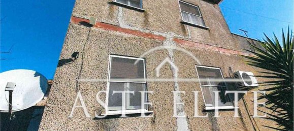 5 rooms House in Aprilia, Italy No. 101037 4