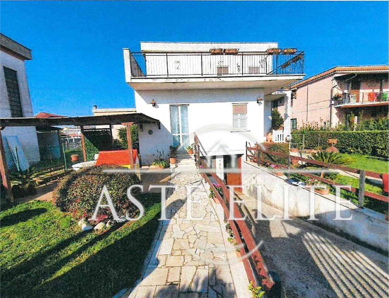 5 rooms House in Aprilia, Italy No. 101037