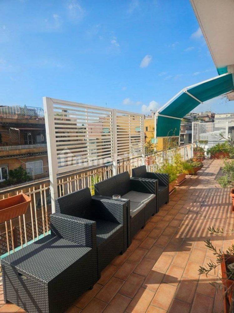 Пентхаус с 1 спальней в Рим, Италия № 11173