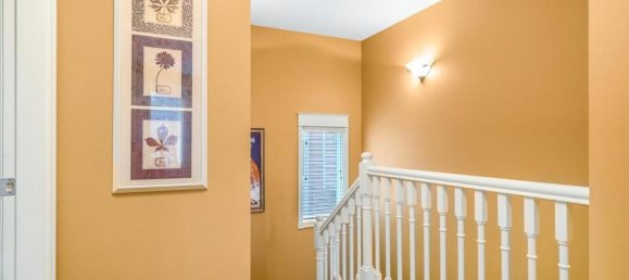 3 bedrooms House in British Columbia, Canada No. 1268 11