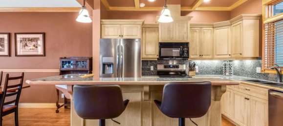 3 bedrooms House in British Columbia, Canada No. 1268 6