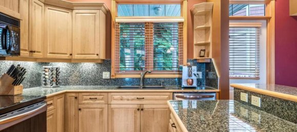 3 bedrooms House in British Columbia, Canada No. 1268 8