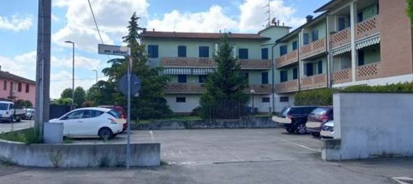 6-salle Appartement à Parma, Italy No. 309772 2