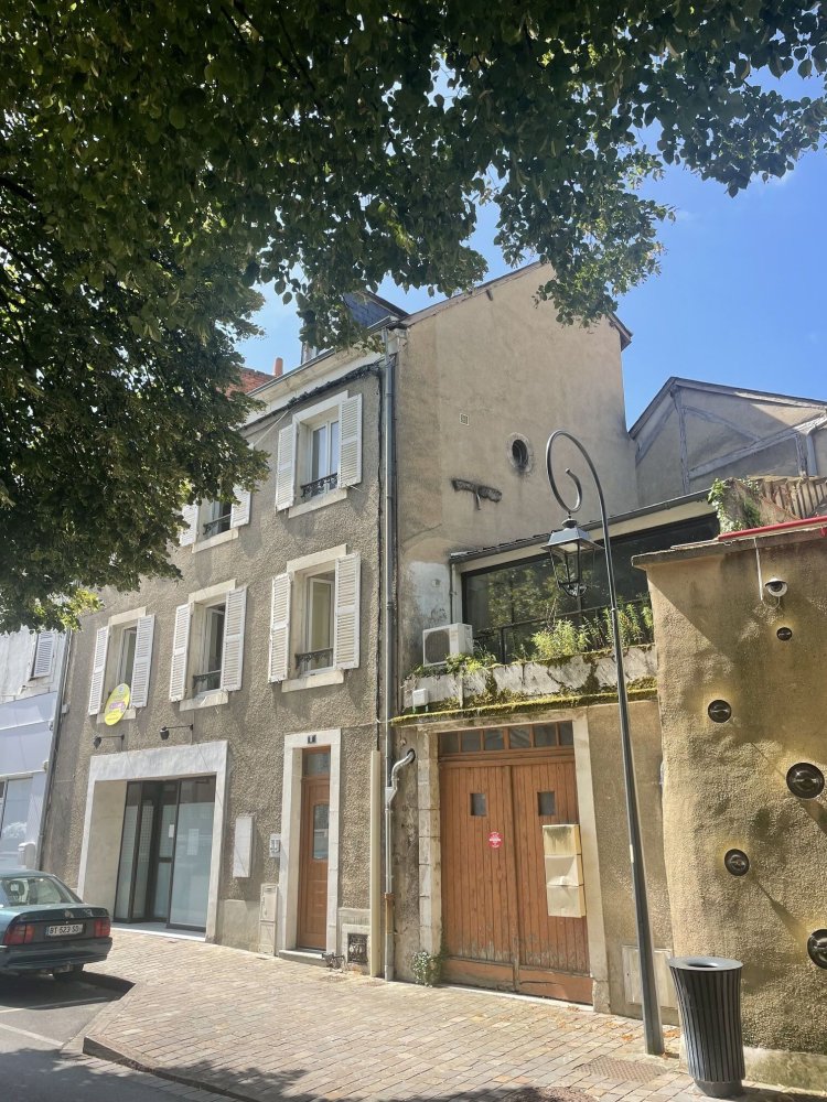 Edificio de 1 habitación en Chateauroux, France No. 90550