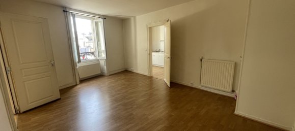 Edificio de 1 habitación en Chateauroux, France No. 90550 2