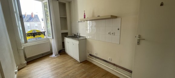 Edificio de 1 habitación en Chateauroux, France No. 90550 6