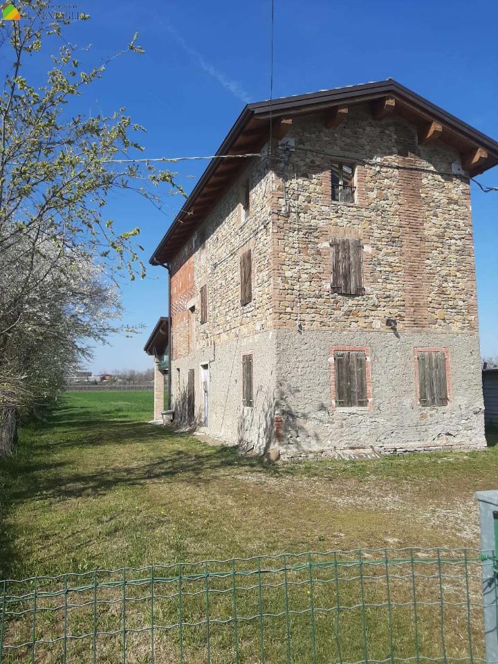 Casa de 4 divisões em Casalgrande, Italy N.º 151192