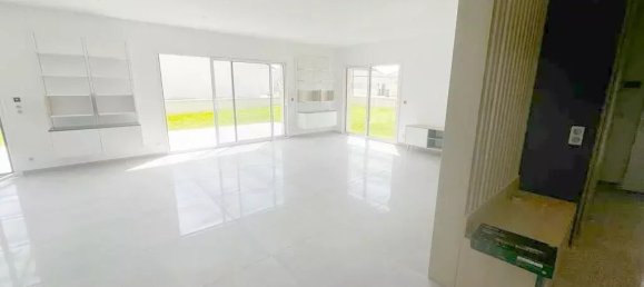 4 bedrooms House in Saint-Andre-les-Vergers, France No. 228373 6