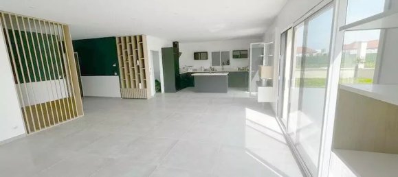 4 bedrooms House in Saint-Andre-les-Vergers, France No. 228373 16