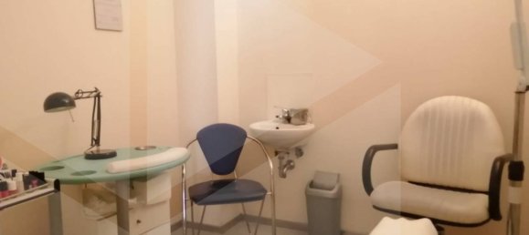 3غرفة عقار تجاري في Bari, Italy رقم 17301 9