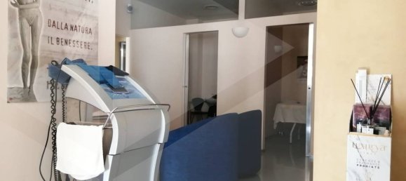 3غرفة عقار تجاري في Bari, Italy رقم 17301 16