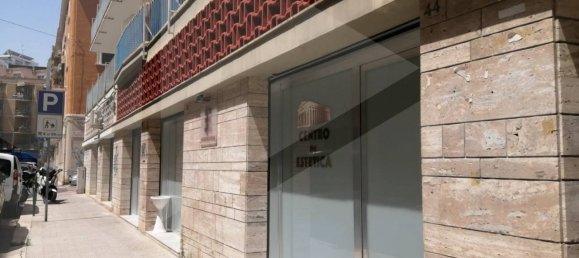 3غرفة عقار تجاري في Bari, Italy رقم 17301 2