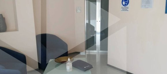 3غرفة عقار تجاري في Bari, Italy رقم 17301 4