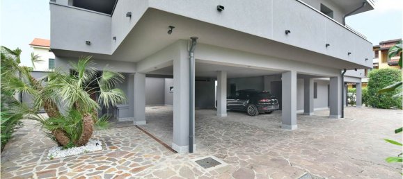 Villa de 4 dormitorios en Meda, Italy No. 345641 5