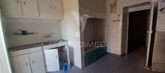 200m² Building in Lisbon, Portugal No. 102650 9