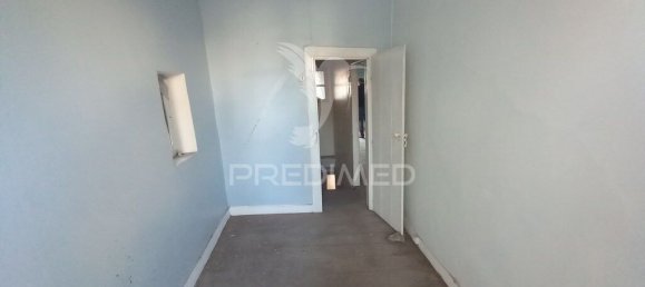 200m² Building in Lisbon, Portugal No. 102650 12