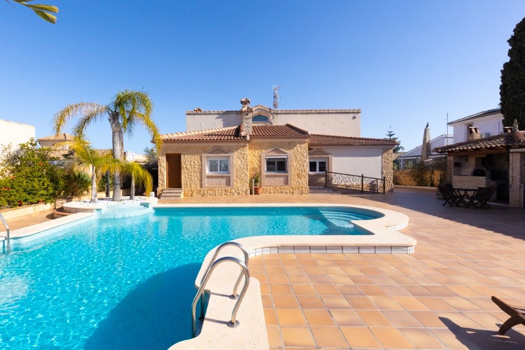 Villa de 5 dormitorios en Torrevieja, Spain No. 290833
