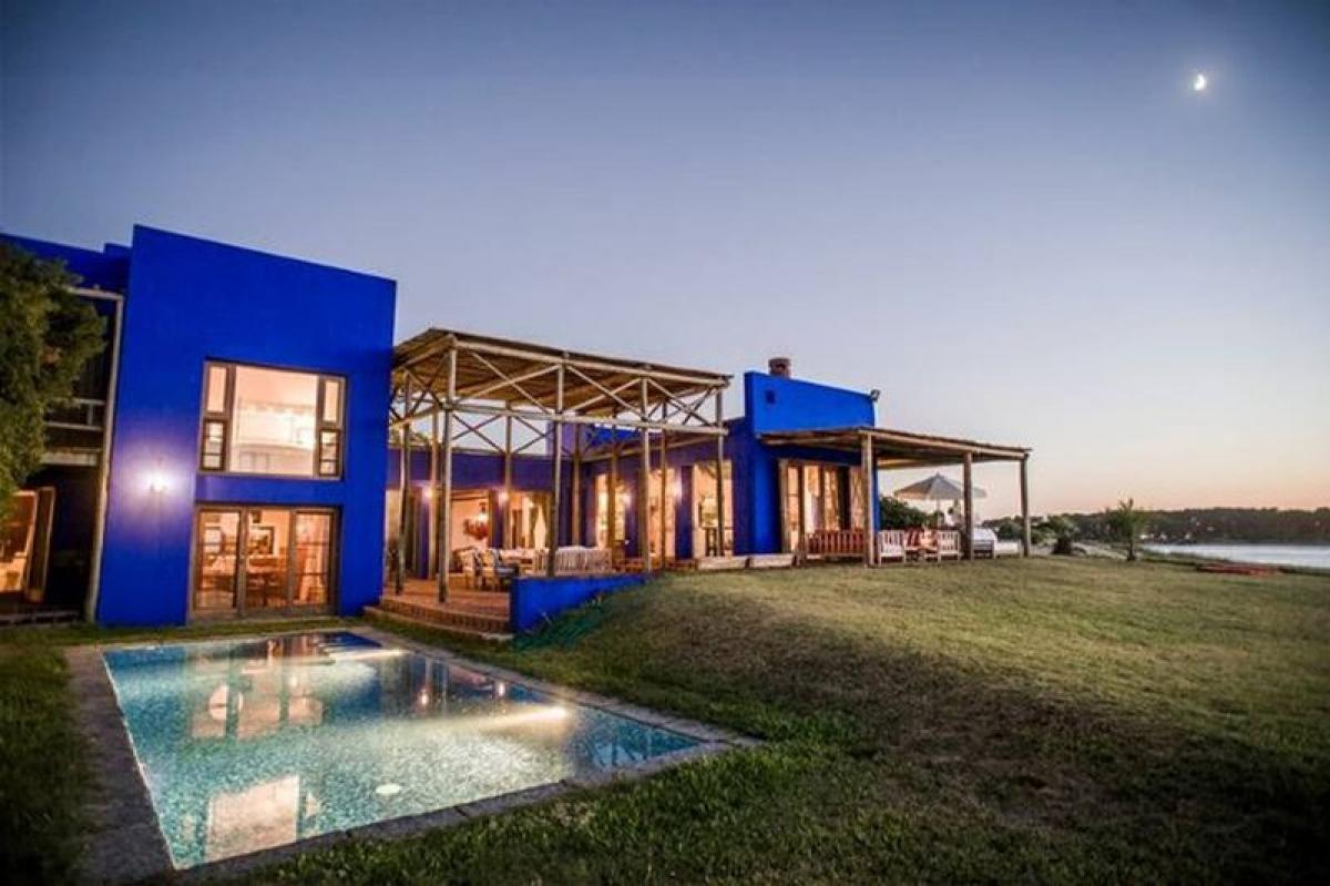 6 bedrooms House in Maldonado, Uruguay No. 10615