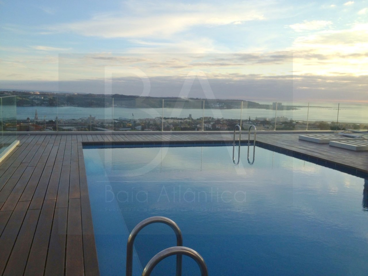 4 bedrooms Apartment in Lisbon, Portugal No. 81047