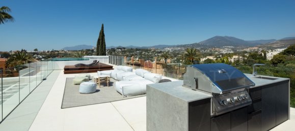 6 bedrooms Villa in Marbella, Spain No. 104298 3