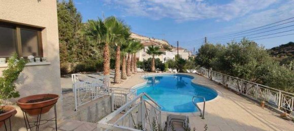 Casa de 3 dormitorios en Agios Tychonas, Cyprus No. 6729 3