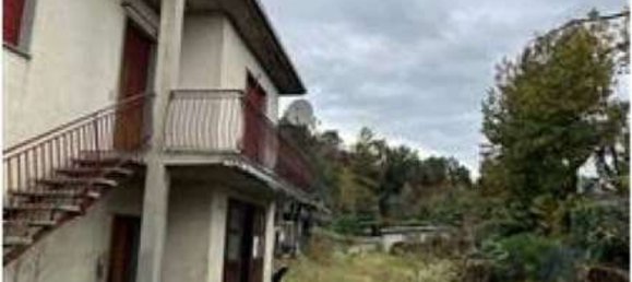 6 rooms House in Vergiate, Italy No. 185114 3