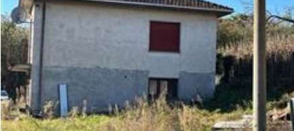 6 rooms House in Vergiate, Italy No. 185114 4
