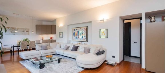 3 bedrooms Apartment in Milan, Italy No. 335243 2