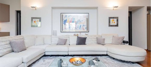 3 bedrooms Apartment in Milan, Italy No. 335243 3