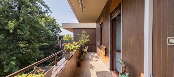 3 bedrooms Apartment in Milan, Italy No. 335243 24