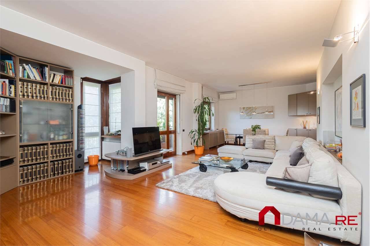 3 bedrooms Apartment in Milan, Italy No. 335243