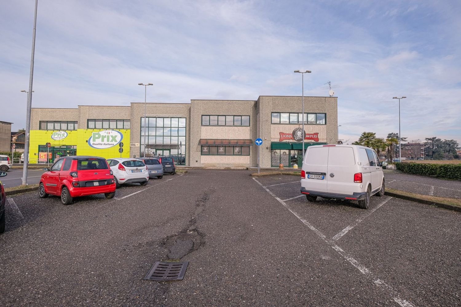 Entrepôt à Urgnano, Italy 715m² No. 393096