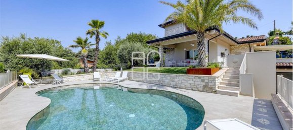 3 bedrooms Villa in Lonato del Garda, Italy No. 151768 2