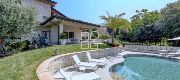 3 bedrooms Villa in Lonato del Garda, Italy No. 151768 4